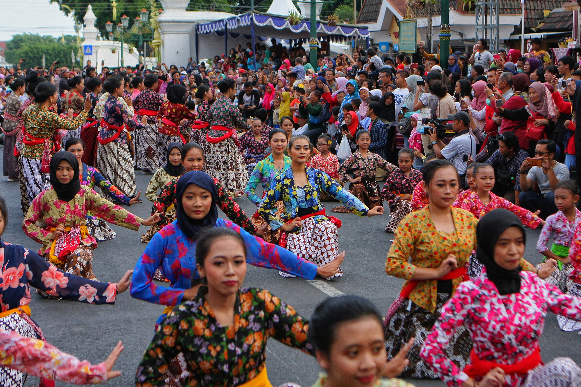 33 Kontingen Budaya Meriahkan Pawai Pembukaan FKY 2019 Yogya | GudegNet - Permainan Tradisional Daerah Istimewa Yogyakarta