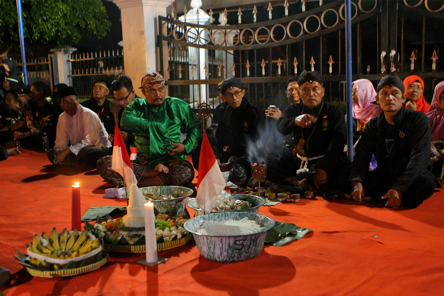 Dimulai Sejak Zaman Mataram, Tradisi Tapa Bisu Mubeng Benteng Tetap ...