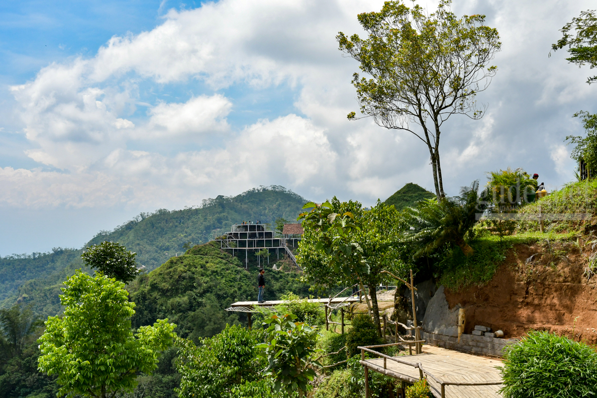 ''Bukit Ngisis, Puncak 9'': Kemah Nyaman Dengan Pemandangan Matahari ...