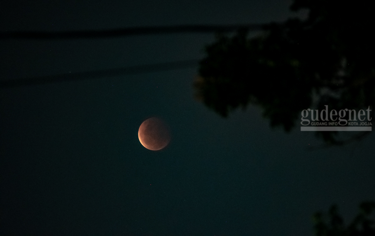 Gerhana bulan total super blood moon