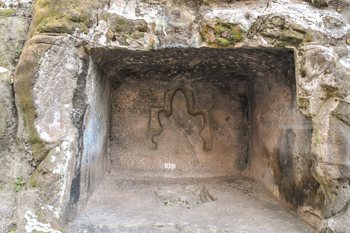 Gua Sentono, Candi Abang