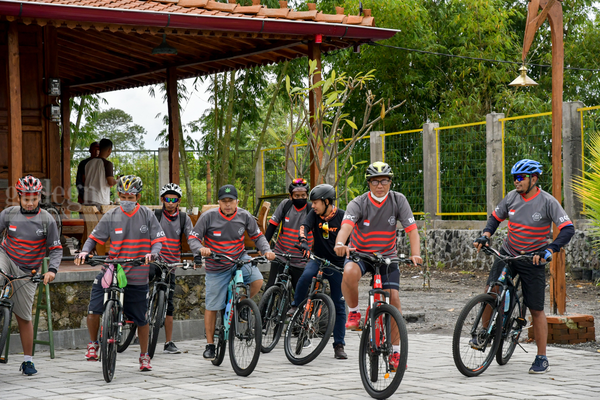 Warung Cangkruk Cangkringan Gudegnet