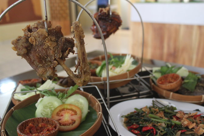 Santap Gurihnya Ayam Gantung