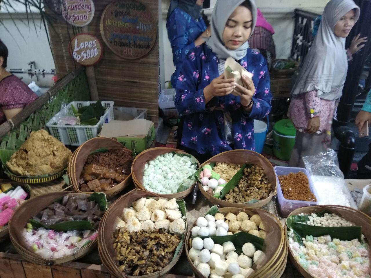 Berburu Jajanan  Lawasan Di Pasar Kangen Yogya GudegNet