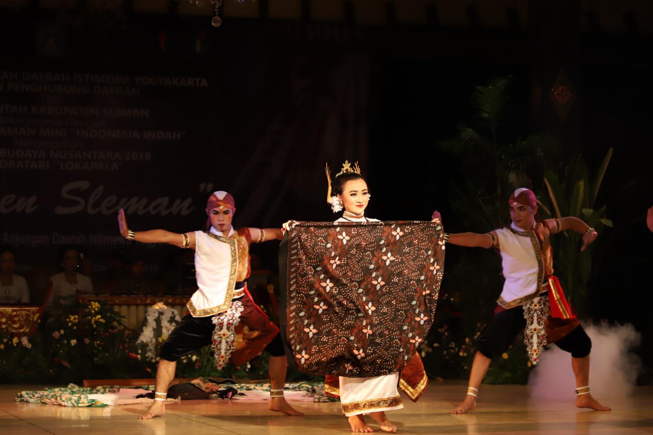 Tari Batik Sinom Parijoto Gelar Pesona Budaya Nusantara