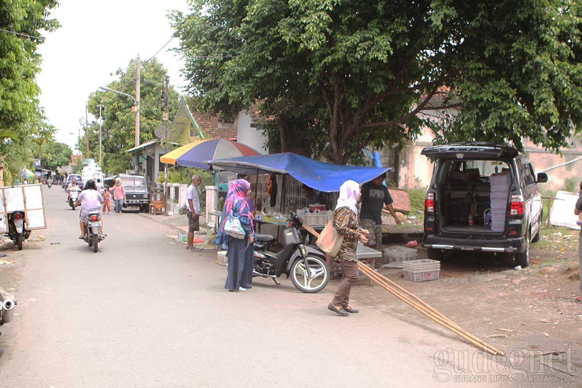 Pasar Kluwih Ngadikusuman Yogyakarta