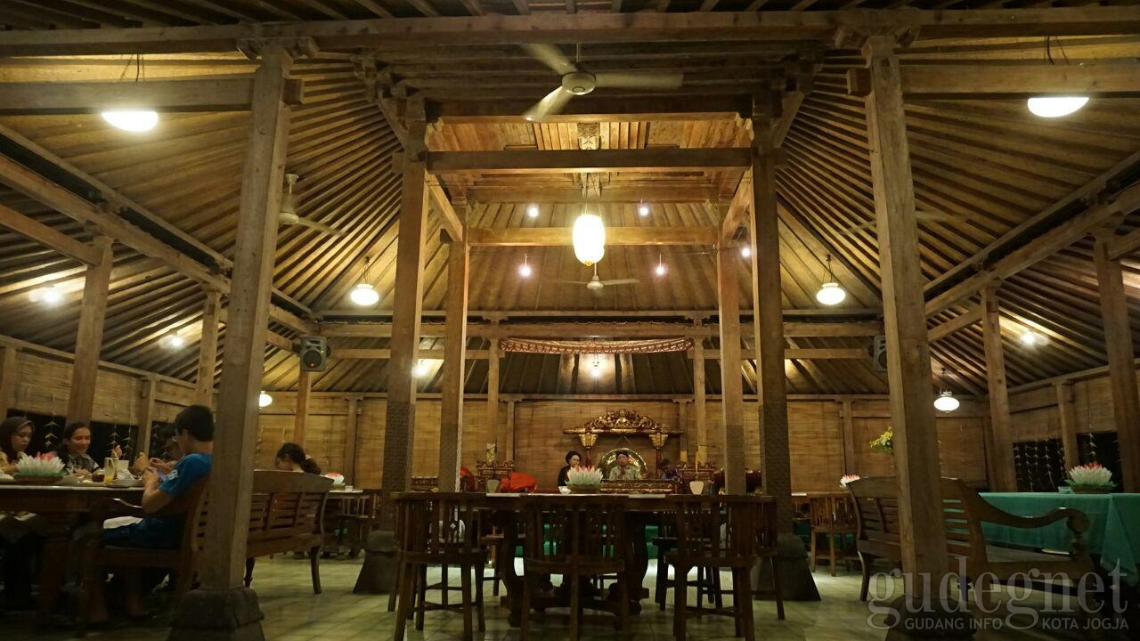 Gadjah Wong Garden Restaurant 