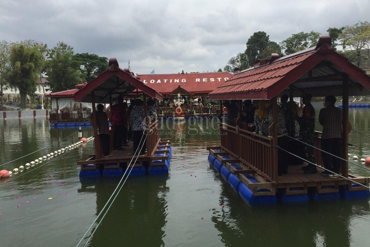 Floating Resto