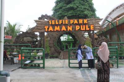 Selfie Park Taman Pule XT Square