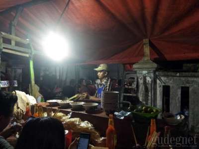 Mie Ayam Sirkus Cak Uji Taman Siswa