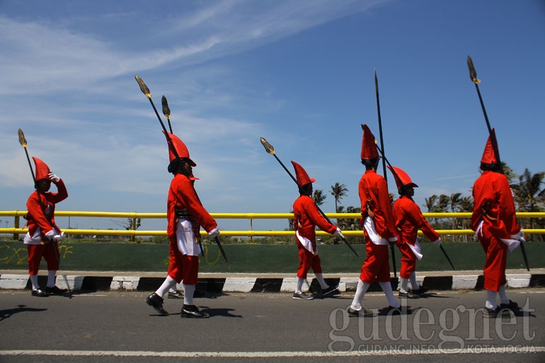 Pasukan Lombok Abang Keraton Yogyakarta Gudegnet