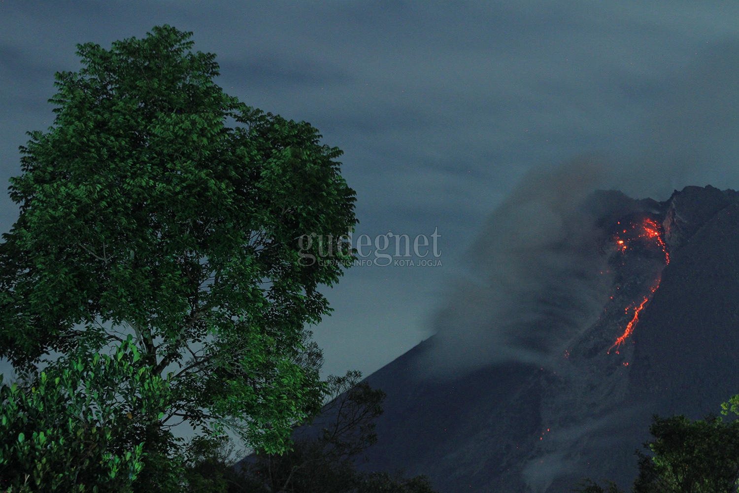 Awan Panas Gunung Merapi 2021