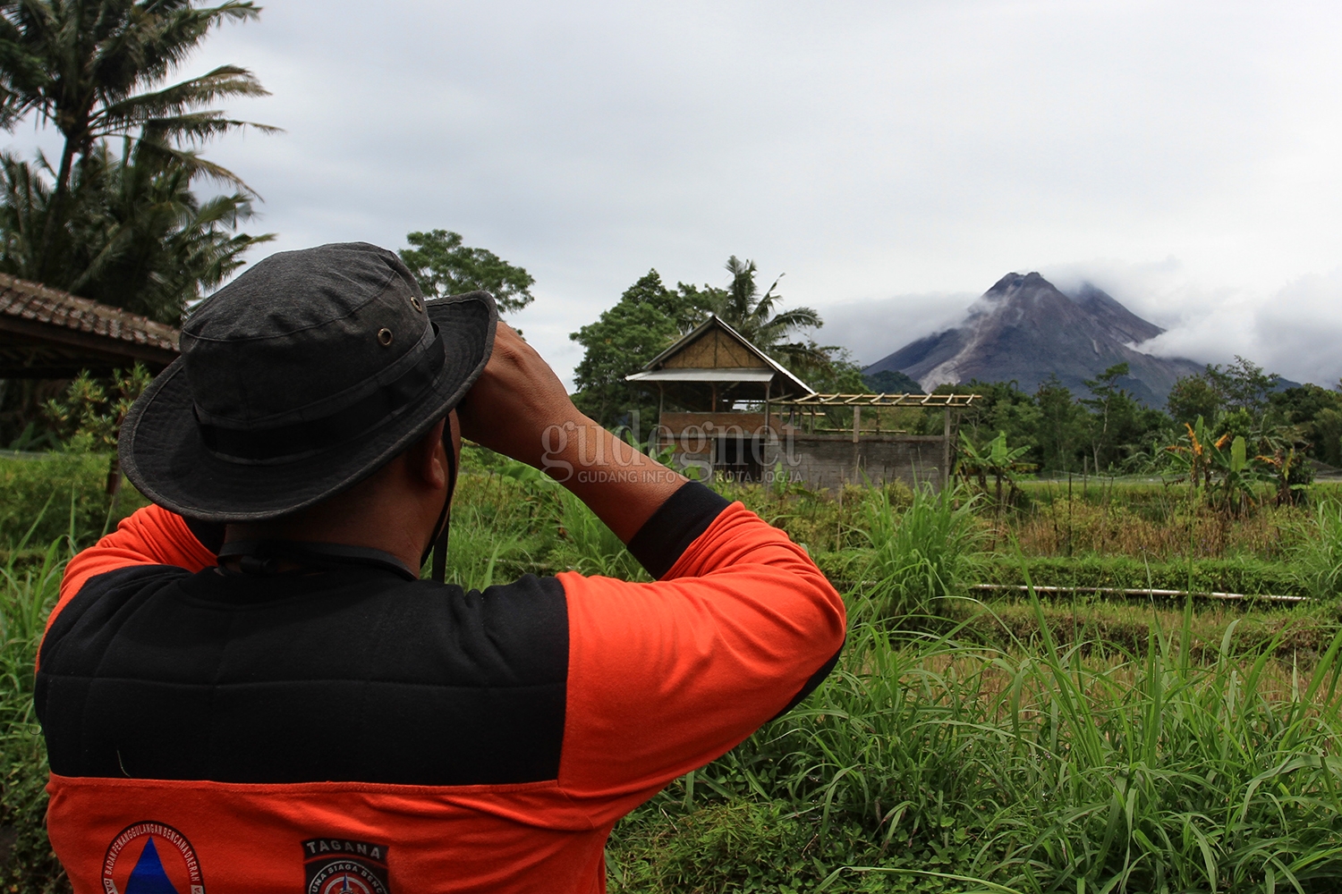 Pemantauan Gunung Merapi