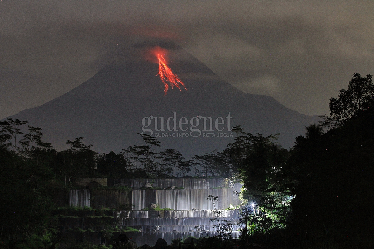 Merapi dari Grijogan Watu Purbo