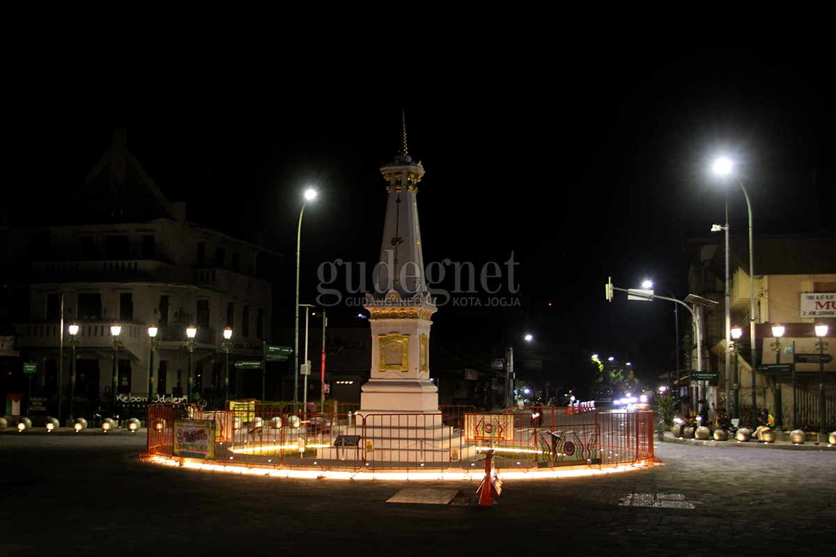 Tugu Pal Putih Yogyakarta Malam Pertama PPKM Darurat