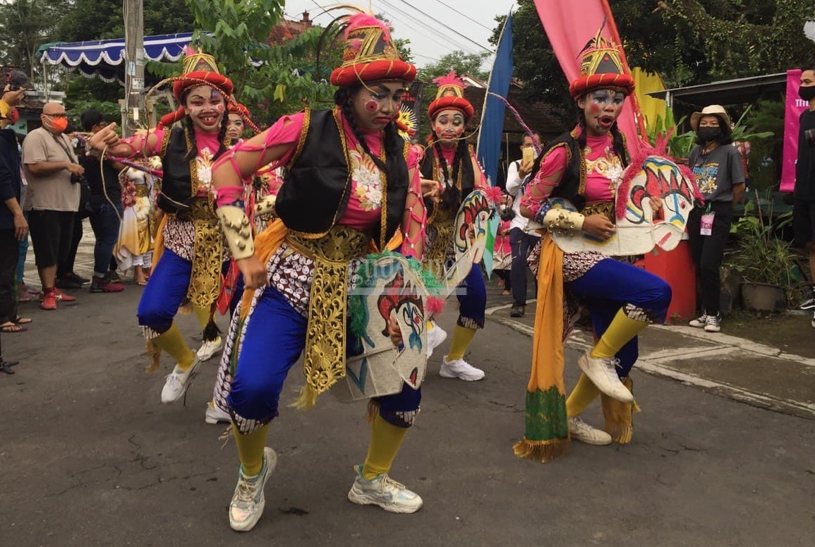Kesenian tradisional 