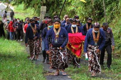 Upacara Adat Labuhan Merapi