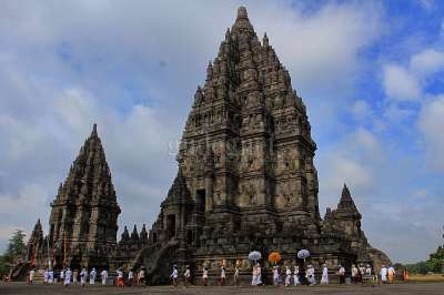 Pradaksina Nyepi di Candi Prambanan