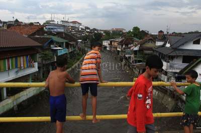 Bermain di Jembatan