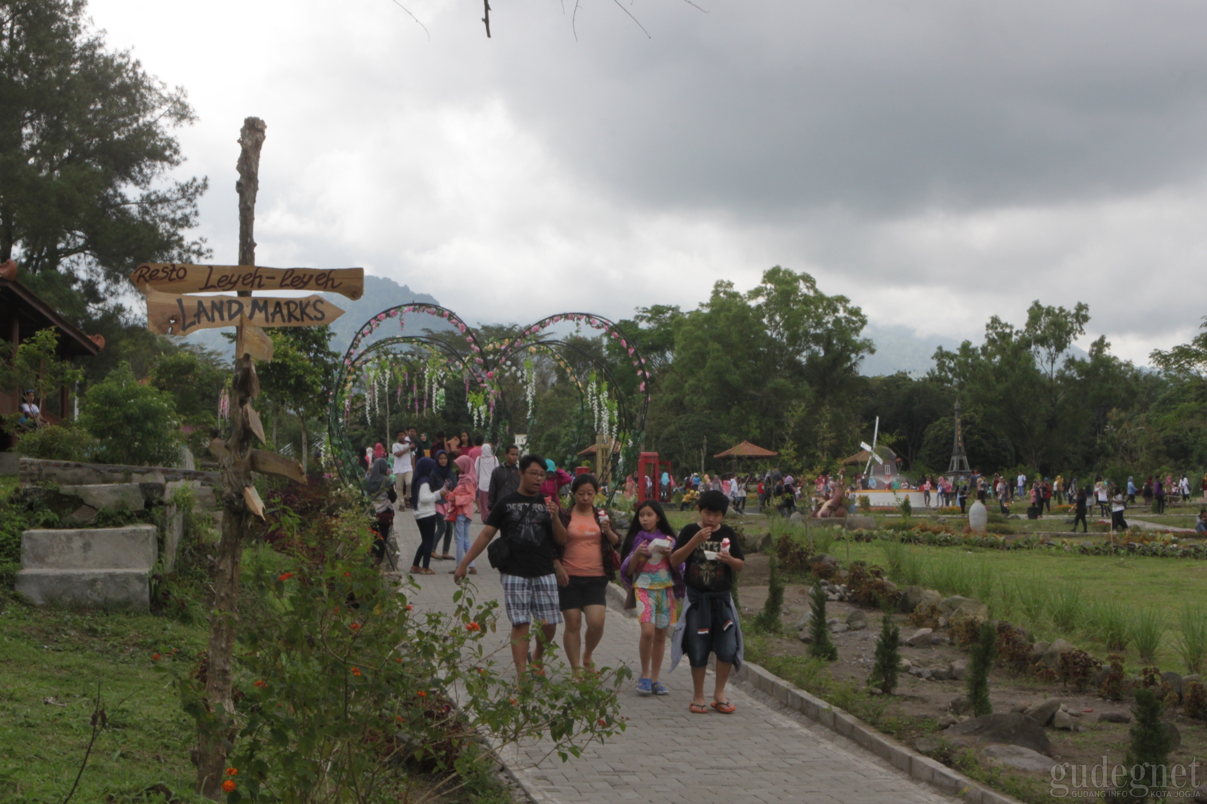 Paling Baru Makalah Tentang Tempat Wisata Merapi Park