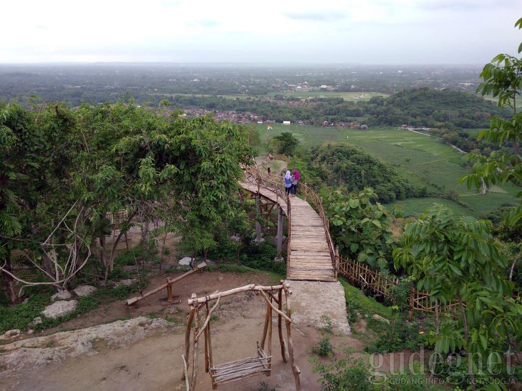 tempat wisata di puncak bogor terbaru Puncak Sosok Bawuran Bantul Yogya GudegNet