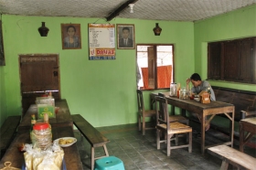 Suasana warung