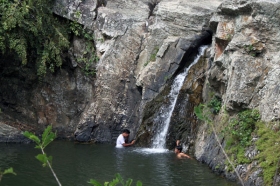 Mandi di curug