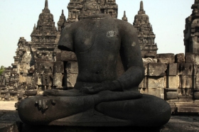 Salah Satu Arca Budha yang Terdapat di Candi Sewu