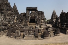 Salah Satu Reruntuhan Candi Perwara di Candi Sewu