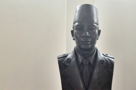 Patung pahlawan nasional