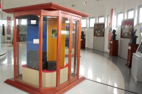 Koleksi Radio di museum Perjuangan