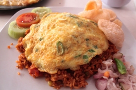 Menu nasi goreng telor dadar