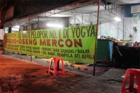 Tampilan warung oseng-oseng mercon bu Narti