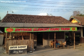 Tampilan muka warung Entok Slenget