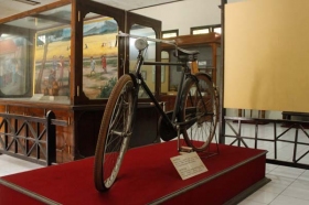 sepeda antik koleksi museum