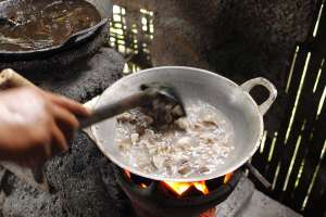 Proses memasak lelung kambing 