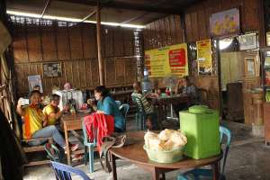 Suasana saat jam makan siang 