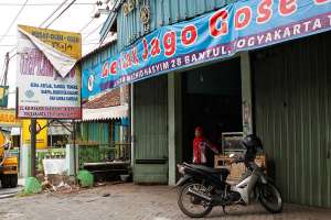 Tampak luar toko geplak Jago Bantul