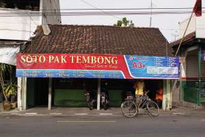 Dulunya, soto Pak Tembong ramai. Bahkan, sebelum dibuka, pengunjung sudah antri