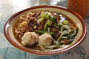 Menu mie ayam dengan bakso khas bakso Bawor