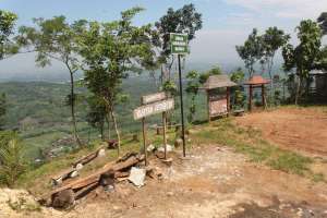 Papan penunjuk objek wisata Watu Amben 