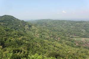 Pemandangan dari atas bukit objek wisata Watu Amben 