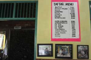 Daftar menu unggulan di warung soto ayam kampung pak Slamet