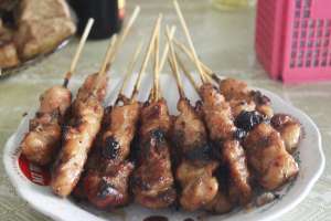 Sate ayam yang manis, gurih serta empuk 