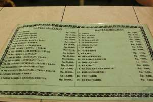 Daftar harga makanan dan minuman di warung gudeg bu Djuminten