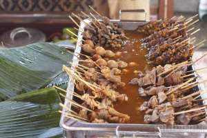 Aneka lauk sate kerang, rempelo ati dan telur puyuh