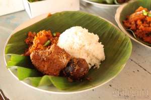 Menu gudeg krecek + telur ayam khas rumah makan gudeg Yu Sum, Yogyakarta