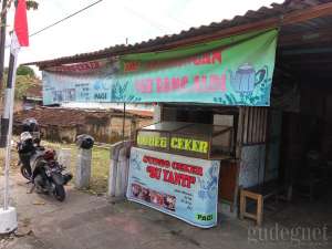 suasana gudeg ceker bu Yanti