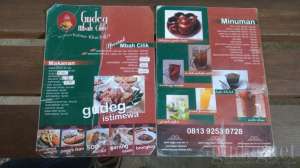 Daftar menu yang disajikan di Gudeg Mbah Cilik