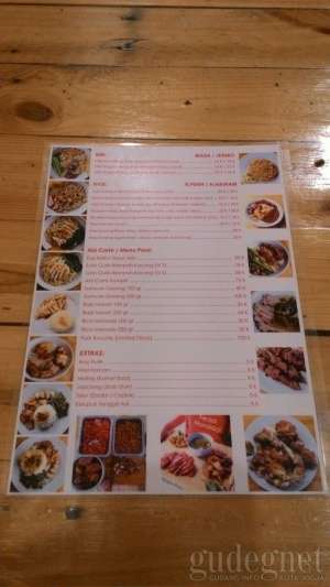 Daftar menu yang disajikan di Kedai Peranakan Manalagi